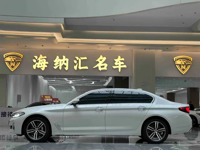 BMW 5 Series — Фото автомобиля 3