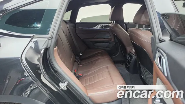 BMW i4 — Фото автомобиля 17