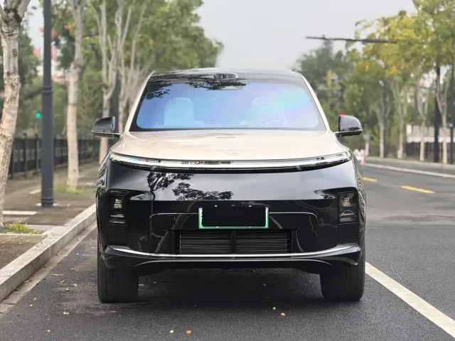 Li Auto L9 — Фото автомобиля 2