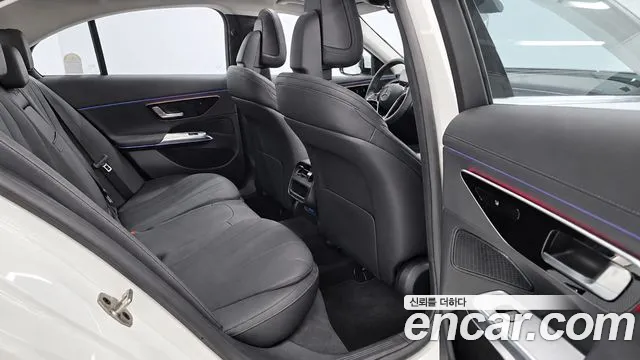 Mercedes-Benz E-Class — Фото автомобиля 10