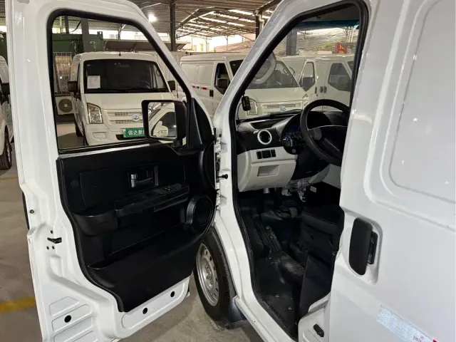 Ruichi New Energy EC35 — Фото автомобиля 3
