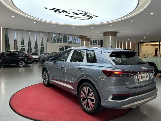 Audi Q4 e-tron — Фото автомобиля 7