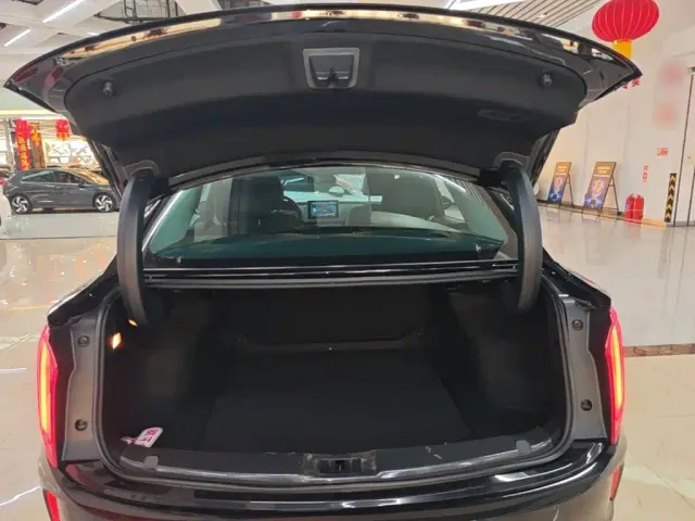 Hongqi E-QM5 — Фото автомобиля 18