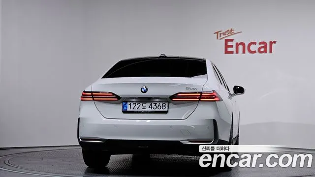 BMW 5-Series — Фото автомобиля 4