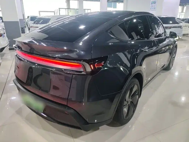 Tesla Model Y — Фото автомобиля 6