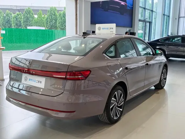 Volkswagen Lavida — Фото автомобиля 16