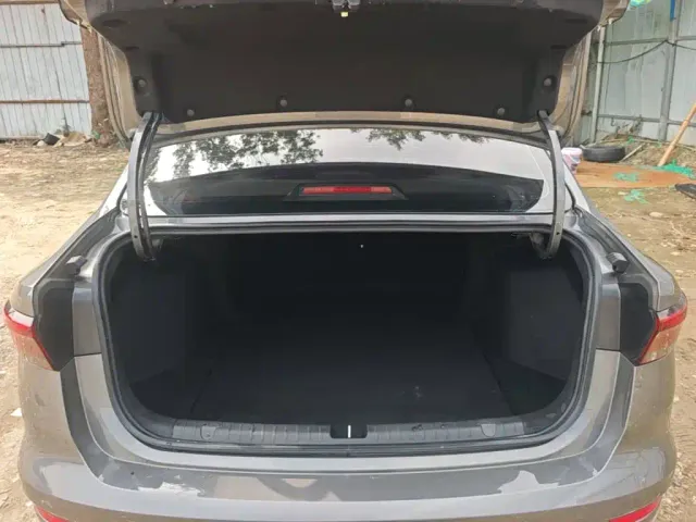 Geely Emgrand — Фото автомобиля 18