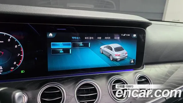 Mercedes-Benz E-Class — Фото автомобиля 16