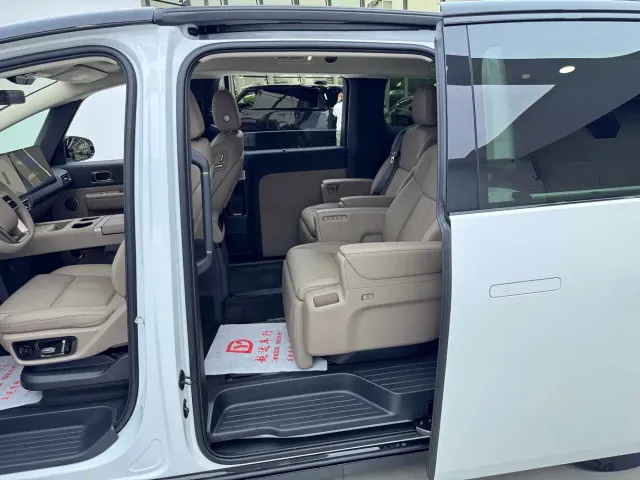 Li Auto MEGA — Фото автомобиля 8