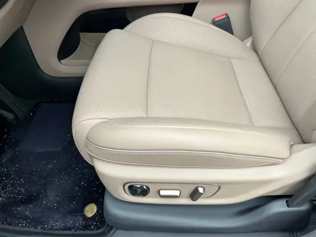 Li Auto i8 — Фото автомобиля 10