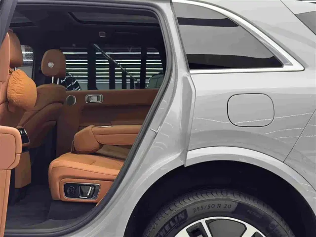 Li Auto L7 — Фото автомобиля 9