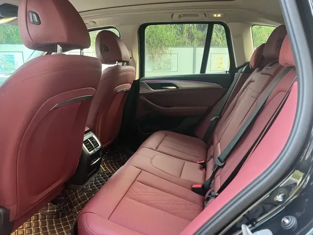 BMW iX3 — Фото автомобиля 9