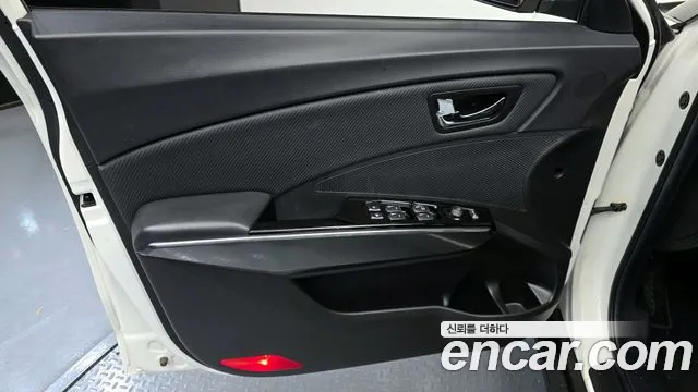 KG_Mobility_Ssangyong TIBOLI Very New Tivoli Бензин 1.5 2WD — Фото автомобиля 22