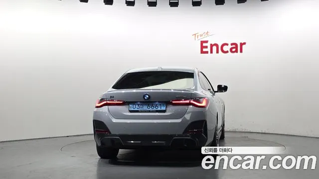 BMW i4 — Фото автомобиля 4