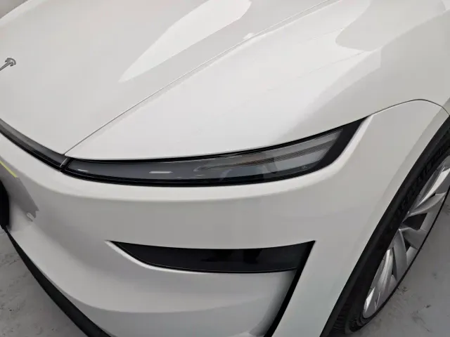 Tesla Model Y — Фото автомобиля 15