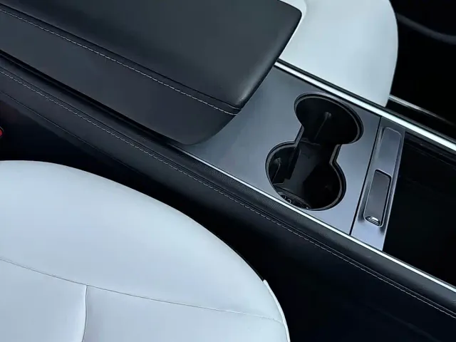 Tesla Model Y — Фото автомобиля 7