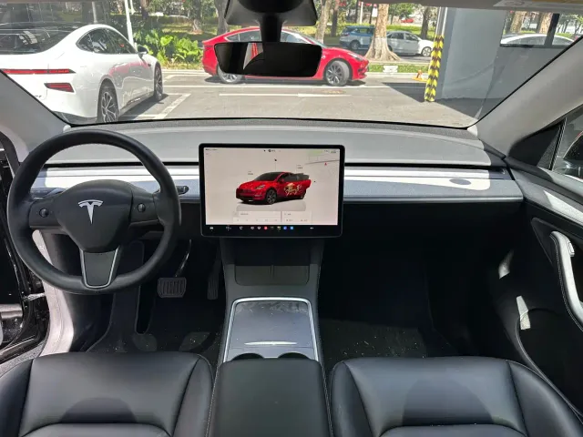 Tesla Model Y — Фото автомобиля 7