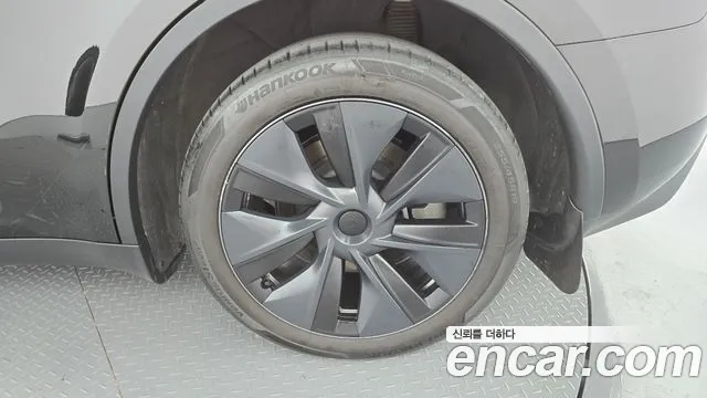 Tesla Model Y — Фото автомобиля 5