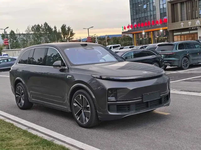 Li Auto L8 — Фото автомобиля 3