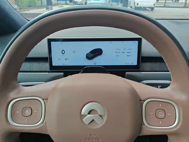 Nio ES8 — Фото автомобиля 12