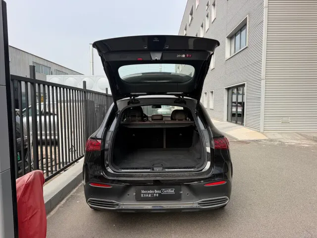 Mercedes-Benz EQE SUV — Фото автомобиля 5
