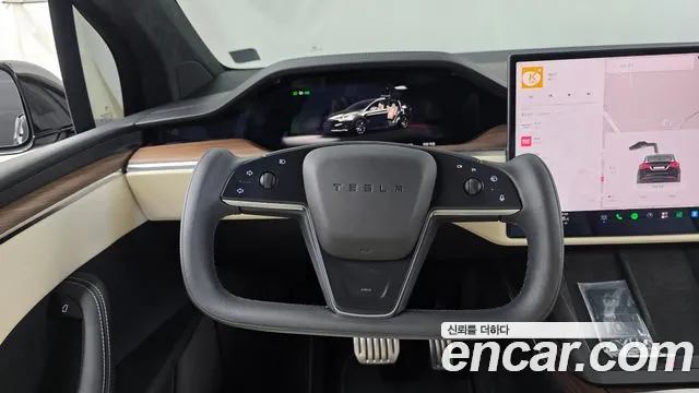 Tesla Model X — Фото автомобиля 12