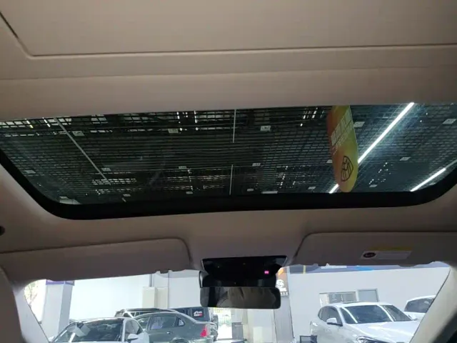 Li Auto i8 — Фото автомобиля 17