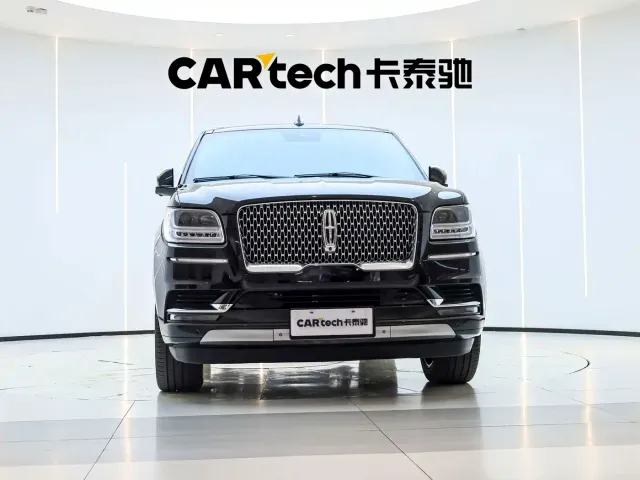 Фотография автомобиля — Lincoln Navigator