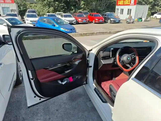 BMW 5 Series — Фото автомобиля 4
