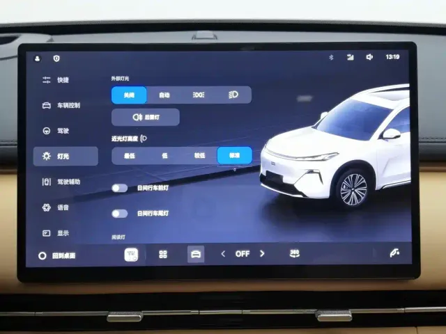 Geely Galaxy Starship 7 EM-i — Фото автомобиля 21