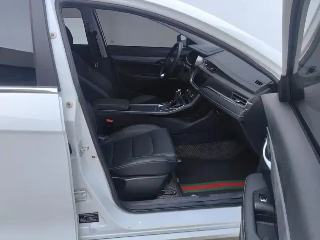 Geely Emgrand — Фото автомобиля 8