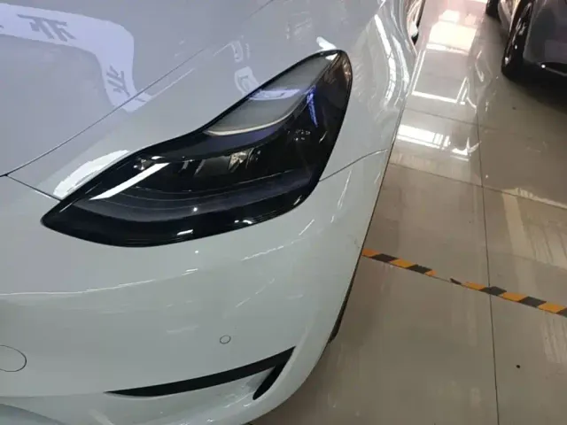 Tesla Model Y — Фото автомобиля 23