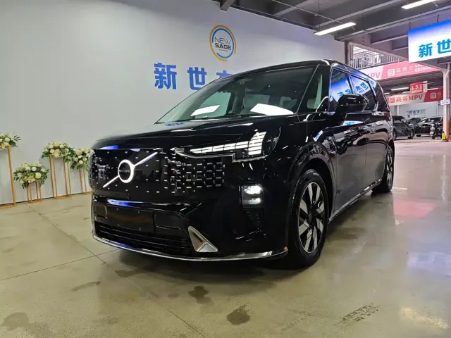 Фотография автомобиля — Volvo EM90