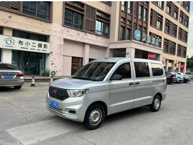 Фотография автомобиля — Wuling Hongguang V
