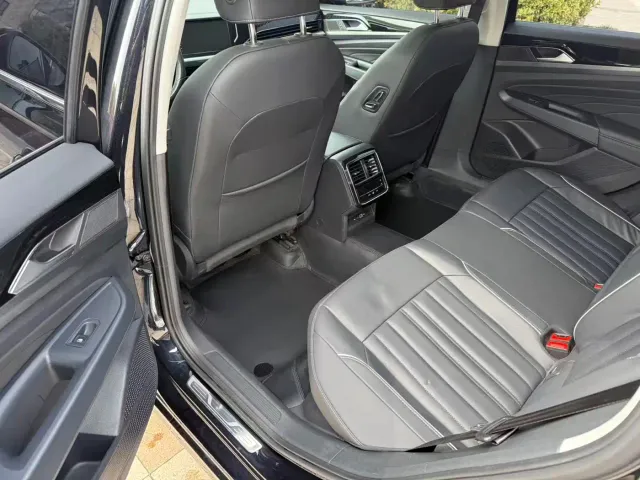 Volkswagen Passat — Фото автомобиля 5