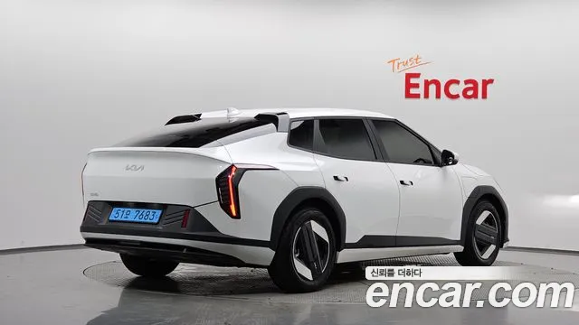 Kia EV4 — Фото автомобиля 2