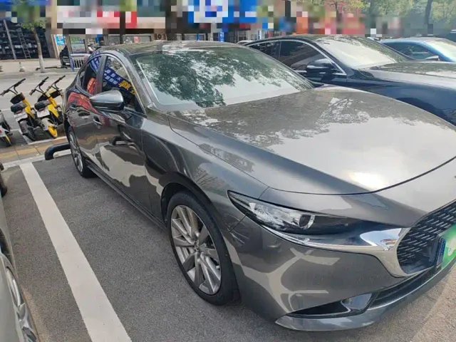 Mazda Axela — Фото автомобиля 3