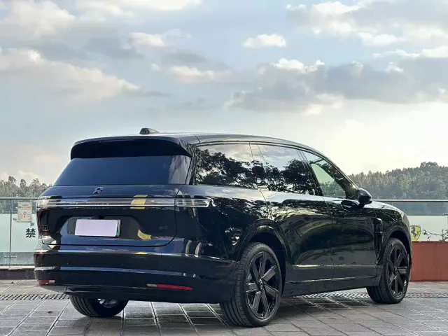 Nio ES8 — Фото автомобиля 4