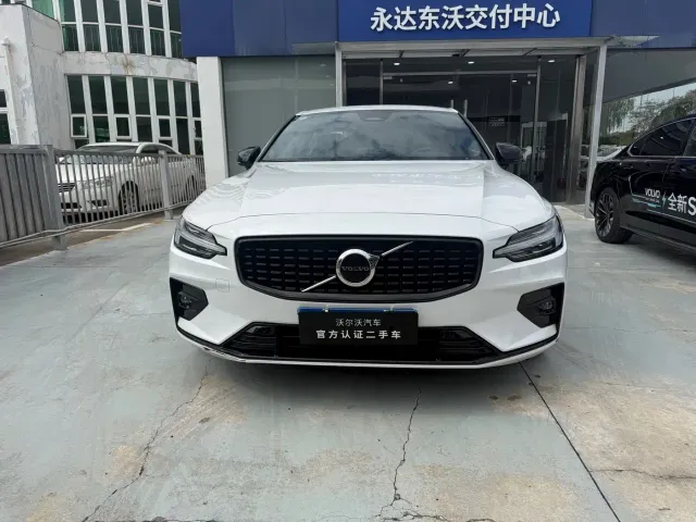 Volvo S60 — Фото автомобиля 2