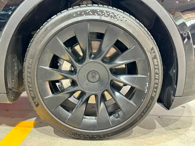 Tesla Model Y — Фото автомобиля 9