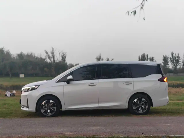 GAC Trumpchi M6 — Фото автомобиля 8
