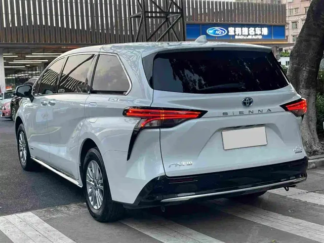 Toyota Sienna — Фото автомобиля 5