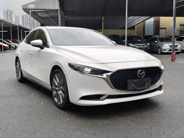 Mazda Axela — Фото автомобиля 3