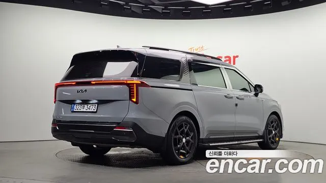 Kia Canival — Фото автомобиля 2