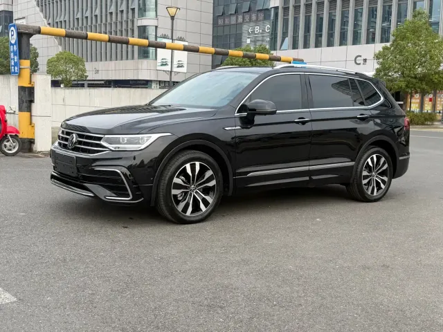 Фотография автомобиля — Volkswagen Tiguan L