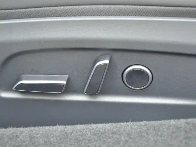 Tesla Model 3 — Фото автомобиля 4