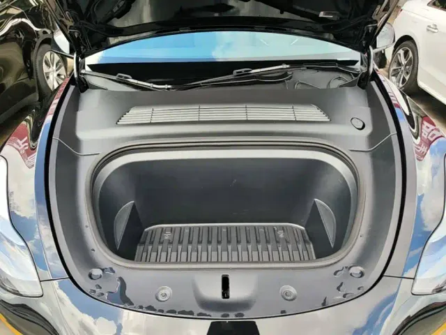 Tesla Model Y — Фото автомобиля 15