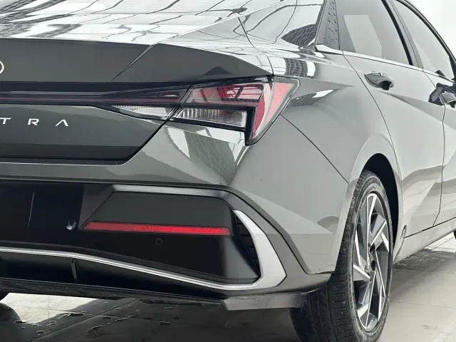 Hyundai Elantra 2023 Model 1.5L CVT LUX Premium Edition — Фото автомобиля 7