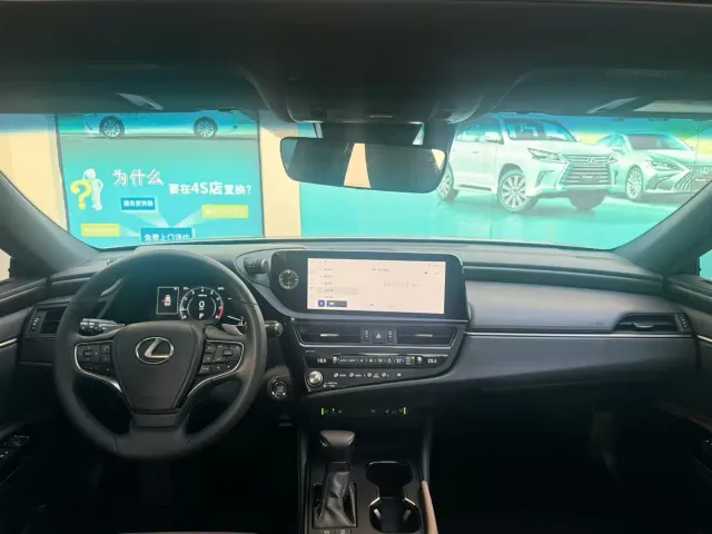 Lexus ES — Фото автомобиля 3