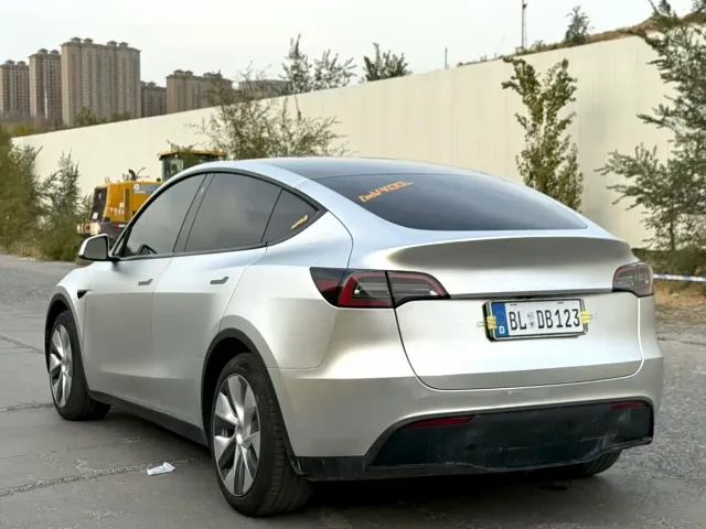 Tesla Model Y — Фото автомобиля 9